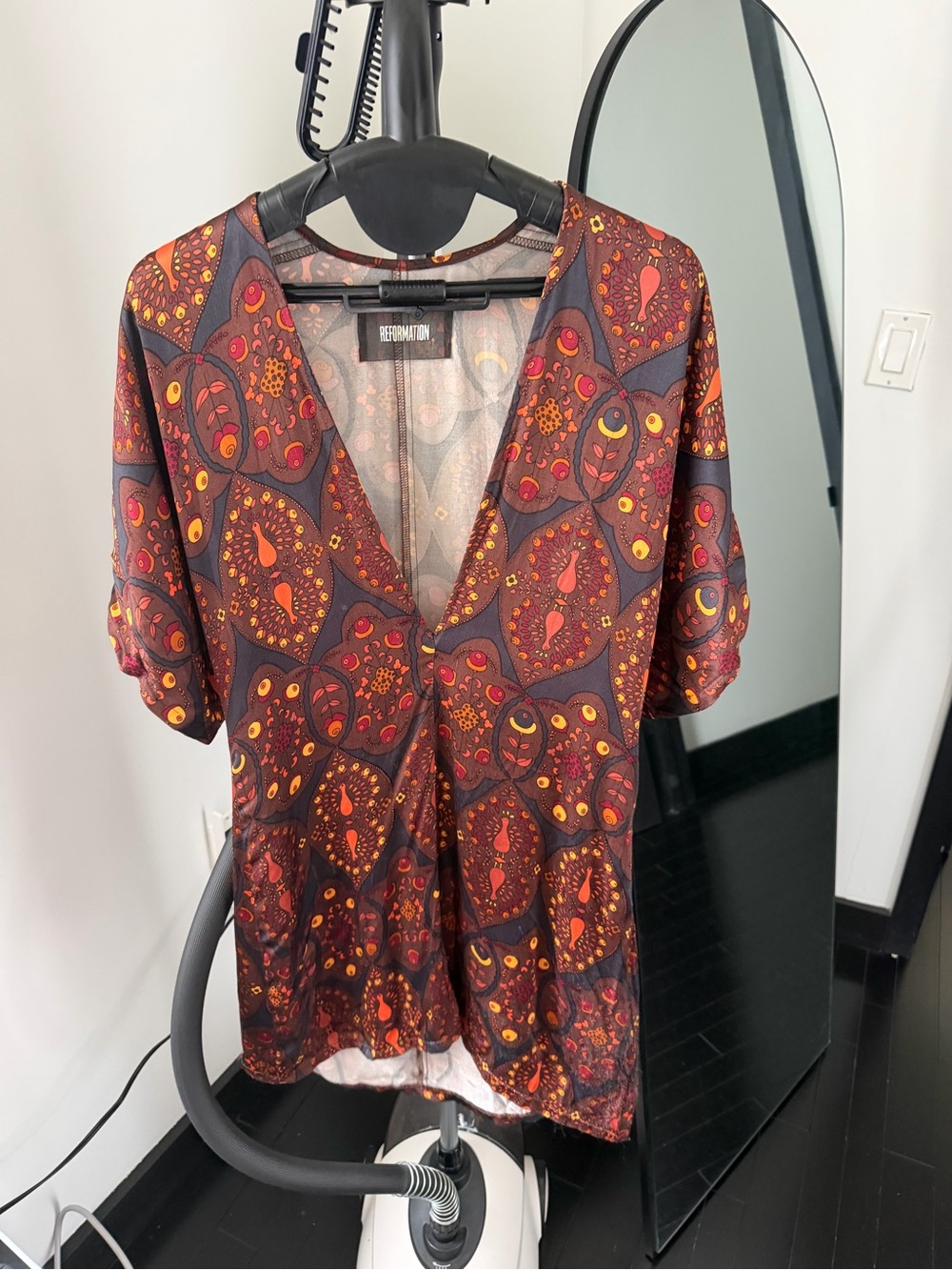 Reformation V-Neck Short Sleeve Dress - Rust & Burgundy Paisley. Vintage